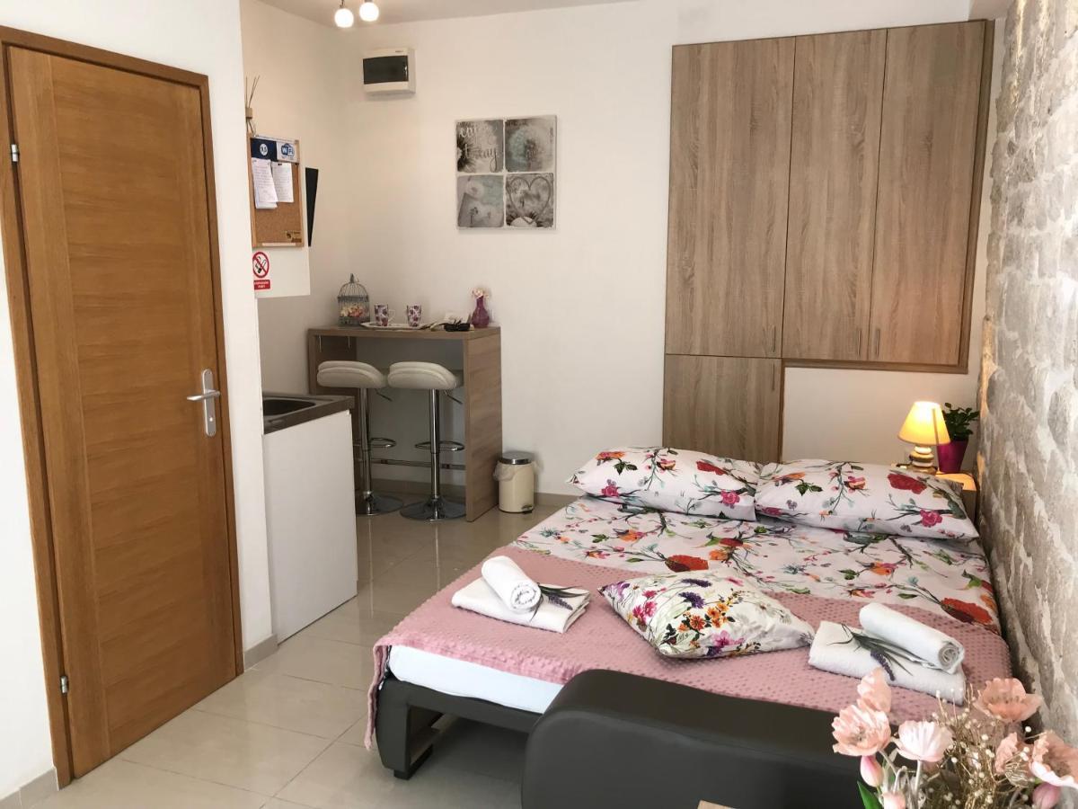 Studio Apartment Legcevic คาชเตลา ภายนอก รูปภาพ